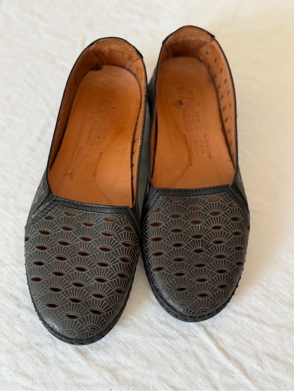Women’s Volks Walkers Laser Cut Black Leather Slip On Size 36  US 5.5-6